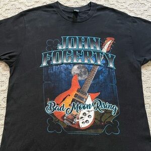 🎸 '19 John Fogerty Artist CCR Bad Moon Guitar Cool Blue Outline Text Black Tee